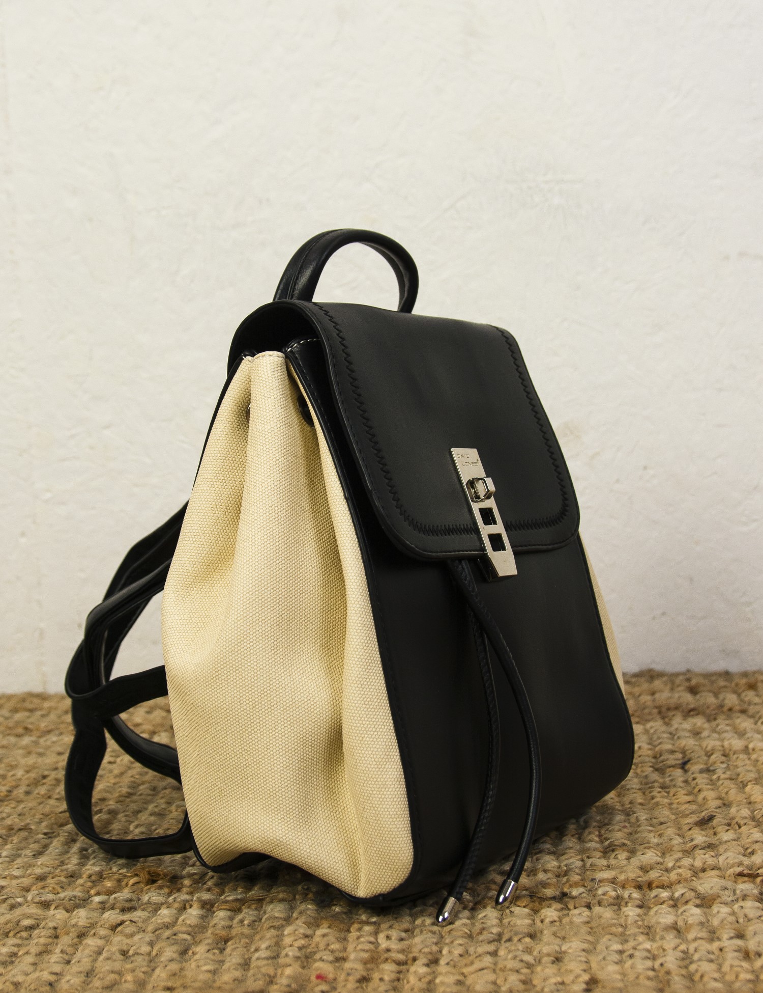 David Jones γυναικείο μαύρο mini Backpack με διχρωμία CM6458B φωτογραφία